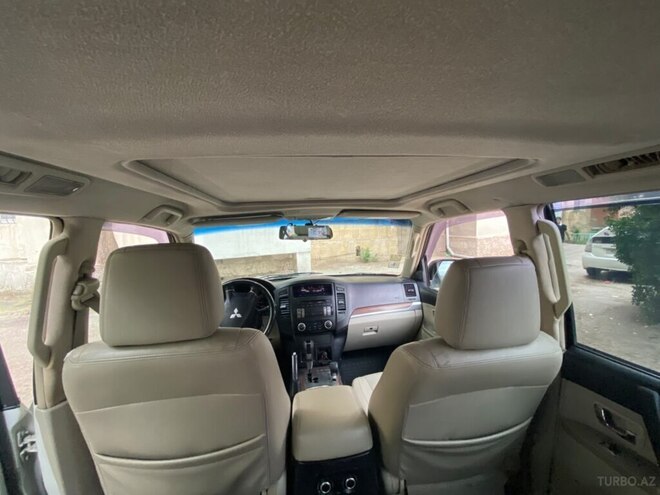 Mitsubishi Pajero-11