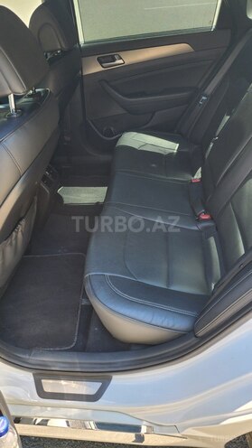 Hyundai Sonata-12