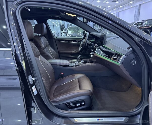 BMW 530e-12
