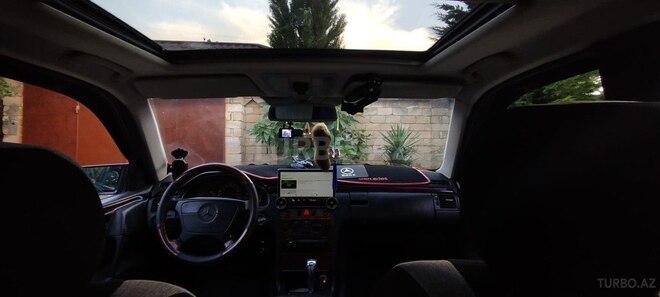 Mercedes E 240-4