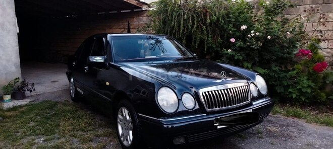 Mercedes E 240-6