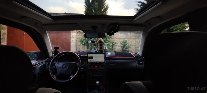 Mercedes E 240-12