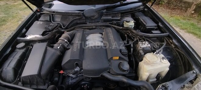Mercedes E 240-11