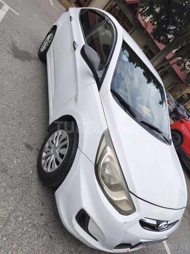 Hyundai Accent-3