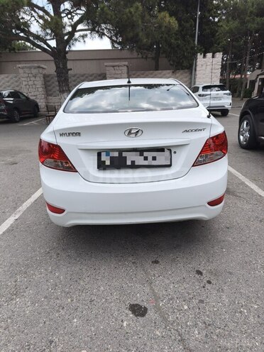 Hyundai Accent-4