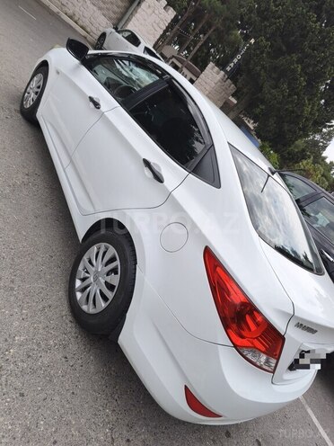 Hyundai Accent-5
