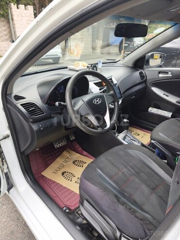 Hyundai Accent-8