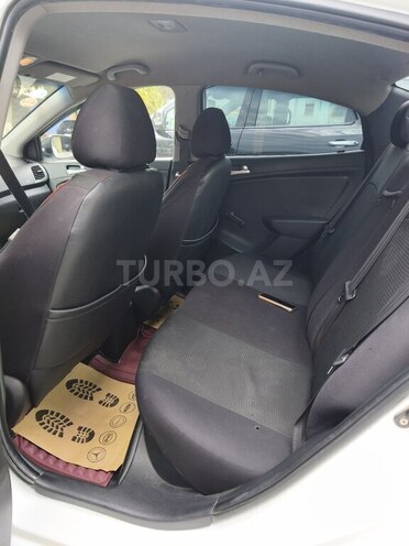 Hyundai Accent-7