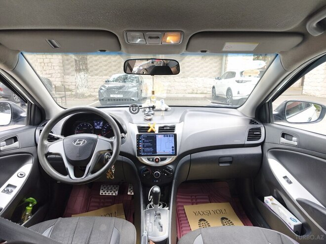 Hyundai Accent-6