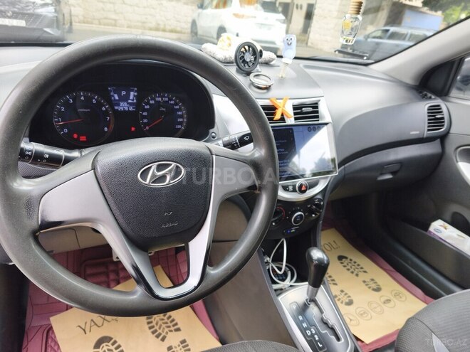 Hyundai Accent-11