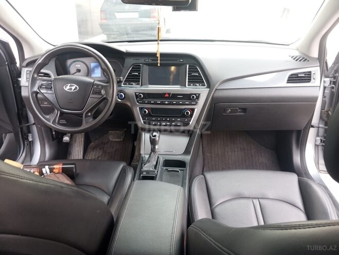 Hyundai Sonata-5