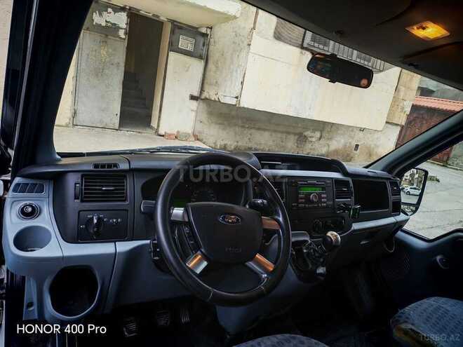 Ford Transit-11