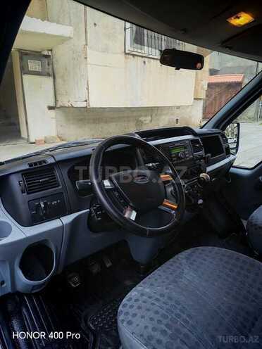 Ford Transit-9