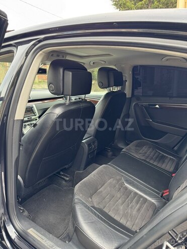 Volkswagen Passat-8