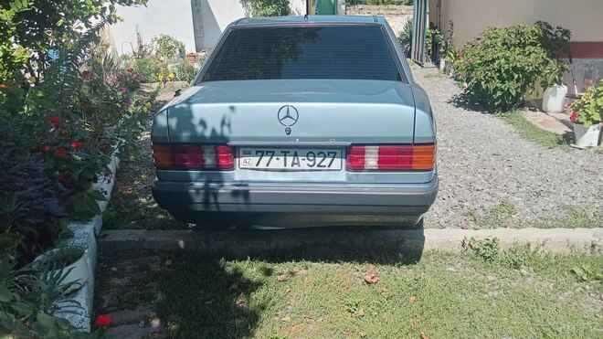Mercedes 190-4