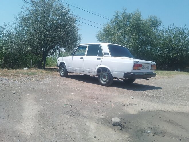 LADA (VAZ) 2107-2