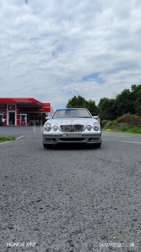 Mercedes E 280-1