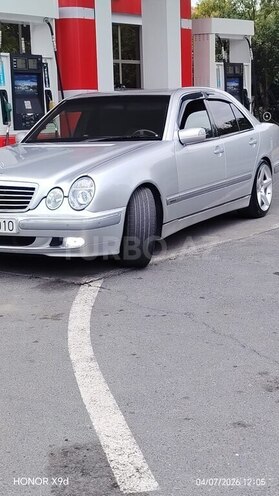 Mercedes E 280-4