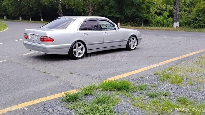 Mercedes E 280-2