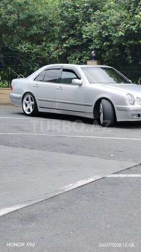 Mercedes E 280-5