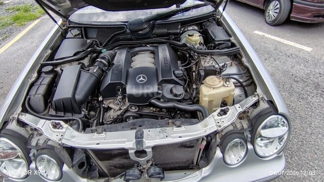 Mercedes E 280-6