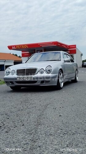 Mercedes E 280-11