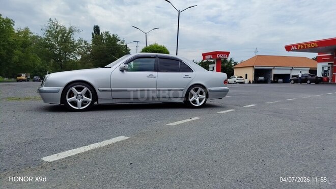 Mercedes E 280-12