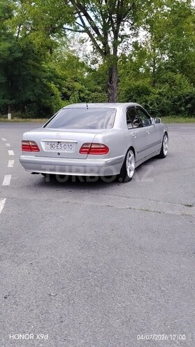 Mercedes E 280-13