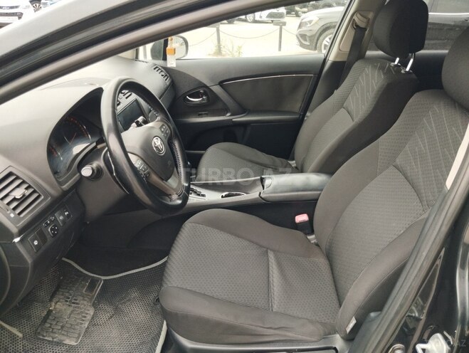 Toyota Avensis-12