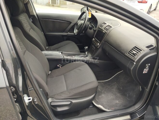 Toyota Avensis-10