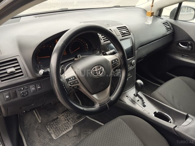 Toyota Avensis-13