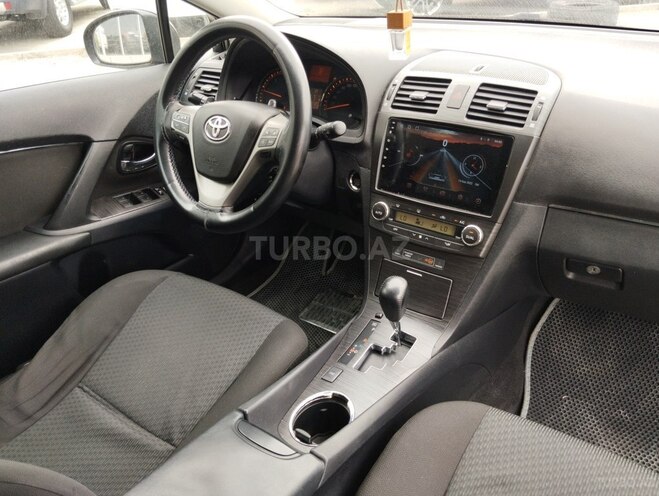 Toyota Avensis-9