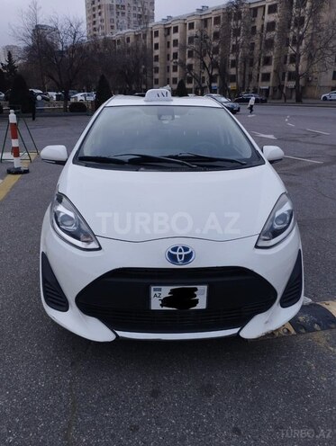Toyota Aqua-1