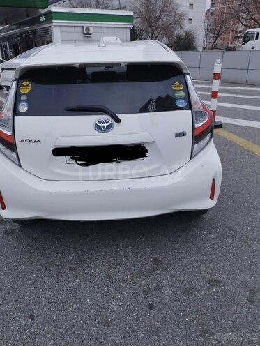 Toyota Aqua-2