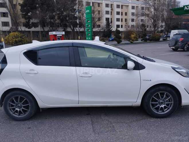 Toyota Aqua-5