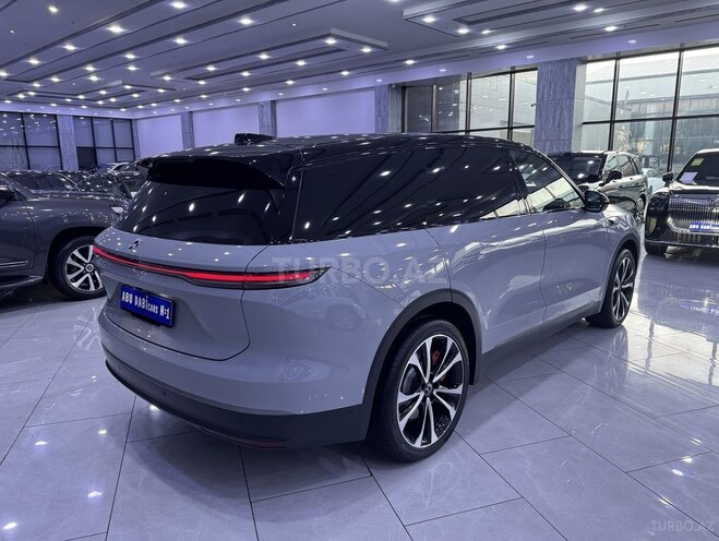 Nio ES8-5