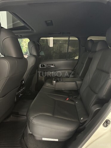 Toyota Land Cruiser-9