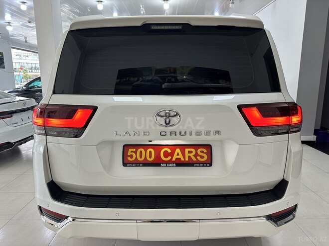 Toyota Land Cruiser-13
