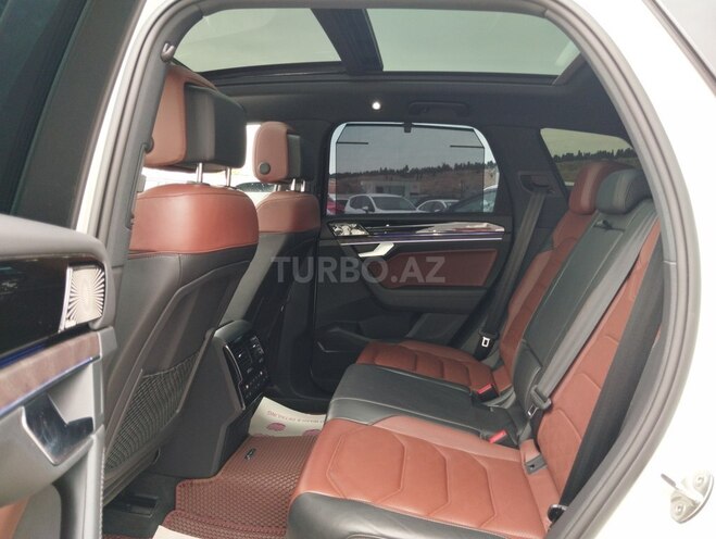 Volkswagen Touareg-12