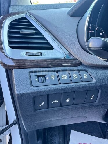 Hyundai Santa Fe-17