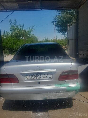 Mercedes E 240-2