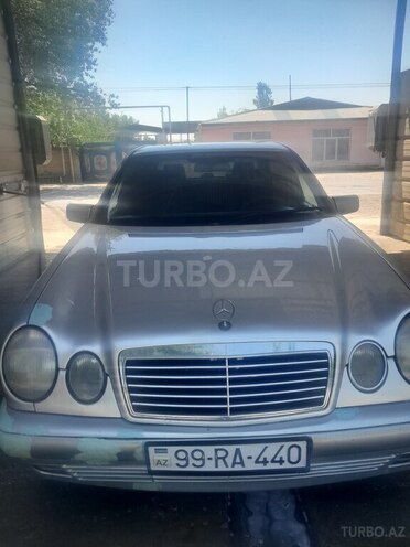 Mercedes E 240-3