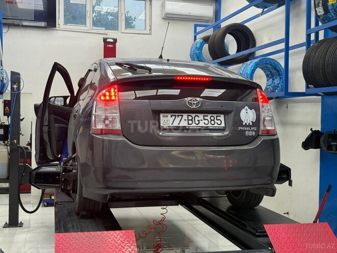 Toyota Prius-5