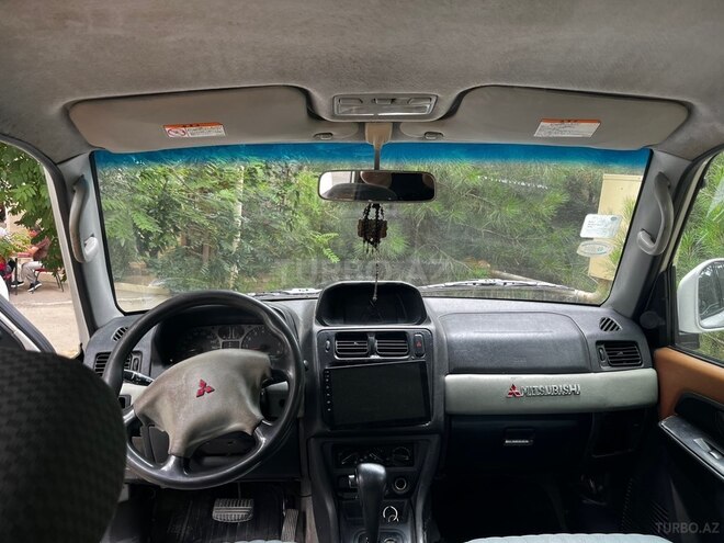 Mitsubishi Pajero io-2