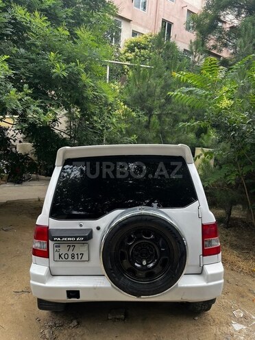 Mitsubishi Pajero io-5