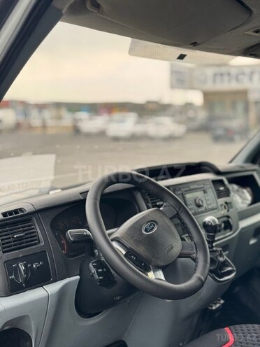 Ford Transit-7