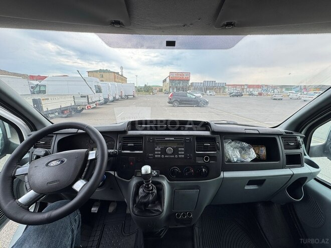 Ford Transit-14