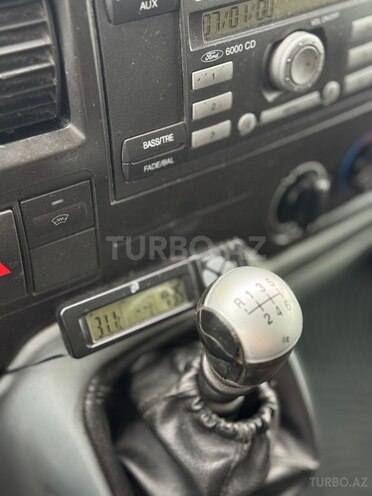 Ford Transit-11
