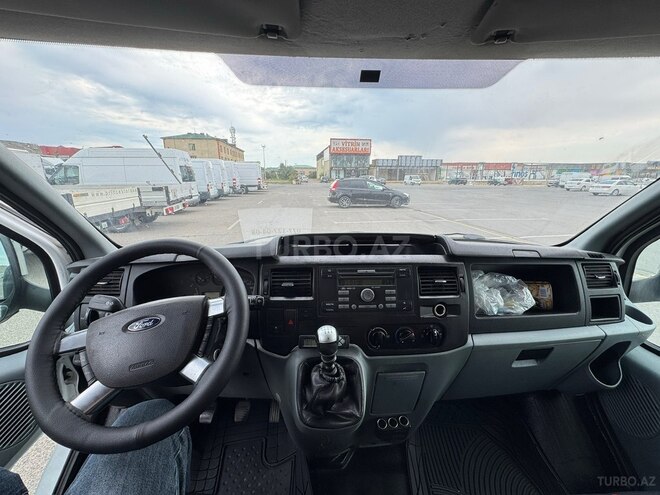 Ford Transit-13