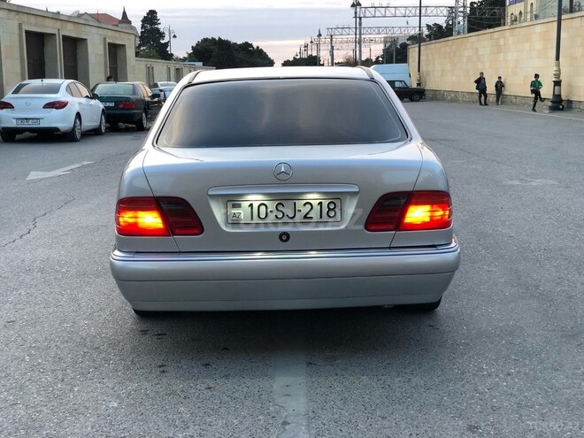 Mercedes E 200-2
